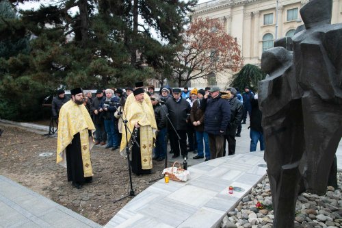 Popasuri de pomenire pentru eroii Revoluției în Capitală Poza 239002