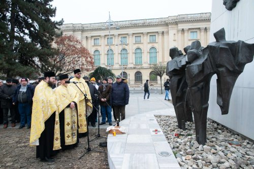 Popasuri de pomenire pentru eroii Revoluției în Capitală Poza 239008