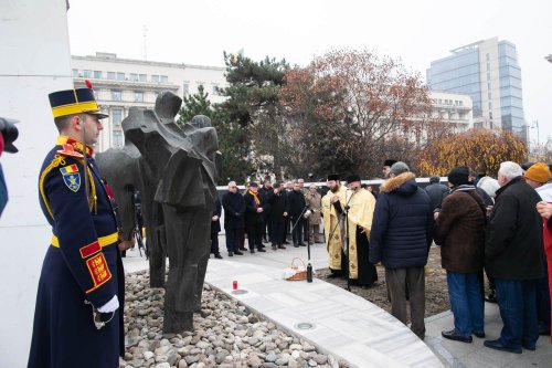 Popasuri de pomenire pentru eroii Revoluției în Capitală Poza 239012