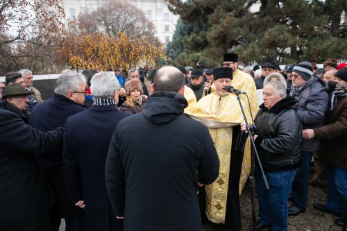 Popasuri de pomenire pentru eroii Revoluției în Capitală Poza 239014