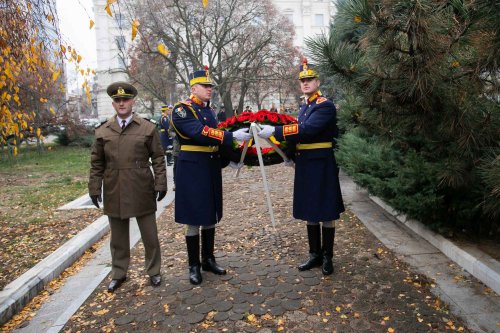 Popasuri de pomenire pentru eroii Revoluției în Capitală Poza 239016