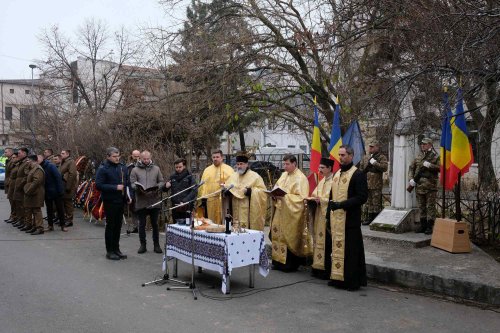 Popasuri de pomenire pentru eroii Revoluției în Capitală Poza 239033