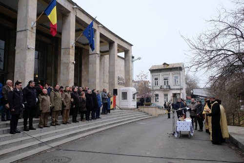 Popasuri de pomenire pentru eroii Revoluției în Capitală Poza 239035