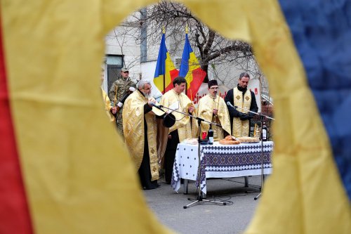 Popasuri de pomenire pentru eroii Revoluției în Capitală Poza 239039