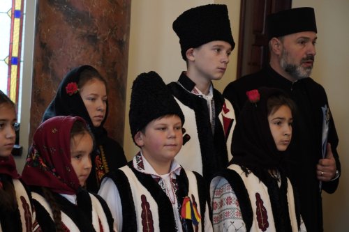 Colindători la Centrul eparhial al Arhiepiscopiei Dunării de Jos Poza 239183