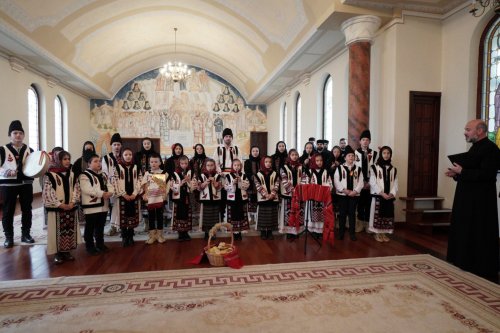 Colindători la Centrul eparhial al Arhiepiscopiei Dunării de Jos Poza 239195