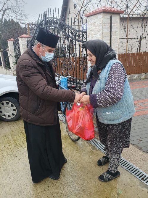 Daruri din Arhiepiscopia Târgoviștei pentru cei neajutorați Poza 239165