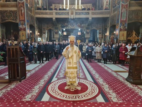 Slujire arhierească la Catedrala mare din Târgu Mureș Poza 239529