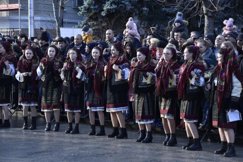 Festivalul sărbătorilor de iarnă și al tradițiilor din inima Bucovinei Poza 239693