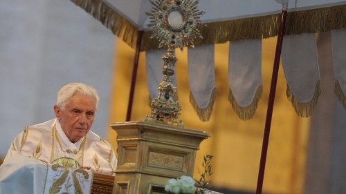 „Papa emerit Benedict al XVI-lea, o venerabilă și bine-cunoscută personalitate contemporană” Poza 240108