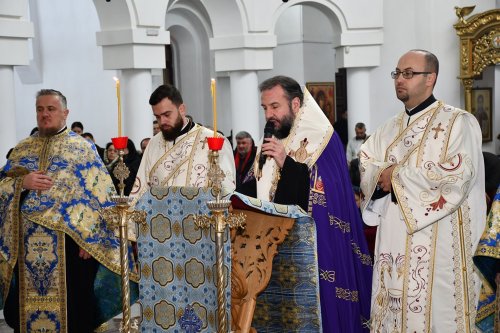 Binecuvântare pentru credincioși la Catedrala Episcopală din Caransebeș Poza 240023
