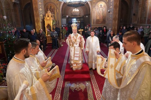 Noul an la Catedrala Arhiepiscopală din Târgoviște  Poza 239997