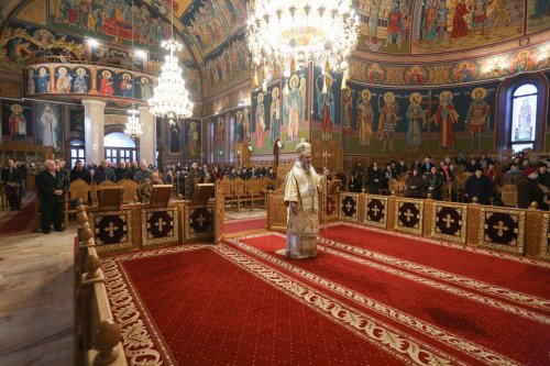 Slujbe de Anul Nou la Catedrala Arhiepiscopală din Buzău Poza 240060
