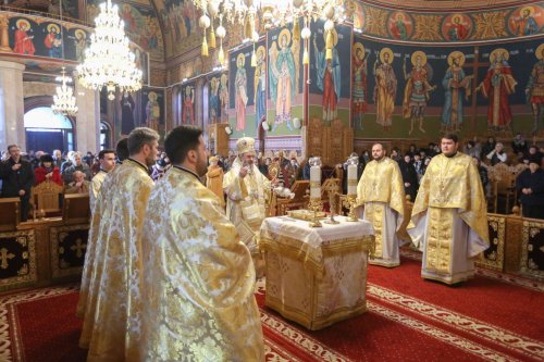 Slujbe de Anul Nou la Catedrala Arhiepiscopală din Buzău Poza 240063