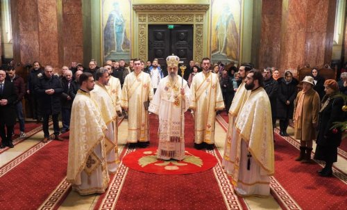 Slujire arhierească la Catedrala Arhiepiscopală din Alba Iulia Poza 240032