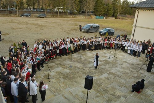 Peste 150 de studenți au întâmpinat noul an la Mănăstirea Putna Poza 240104