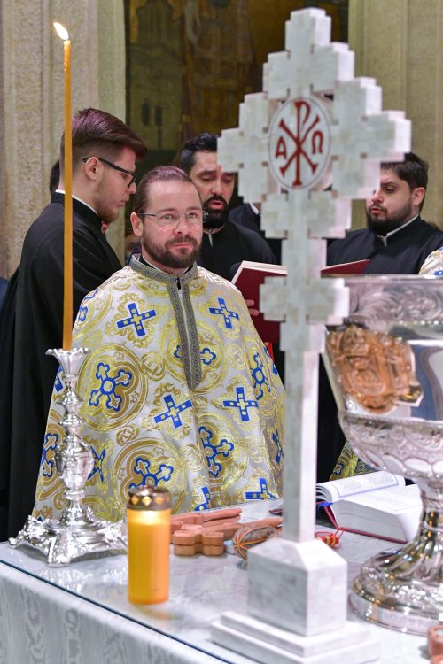 Sfințirea apei în ajunul Bobotezei la Catedrala Patriarhală Poza 240220