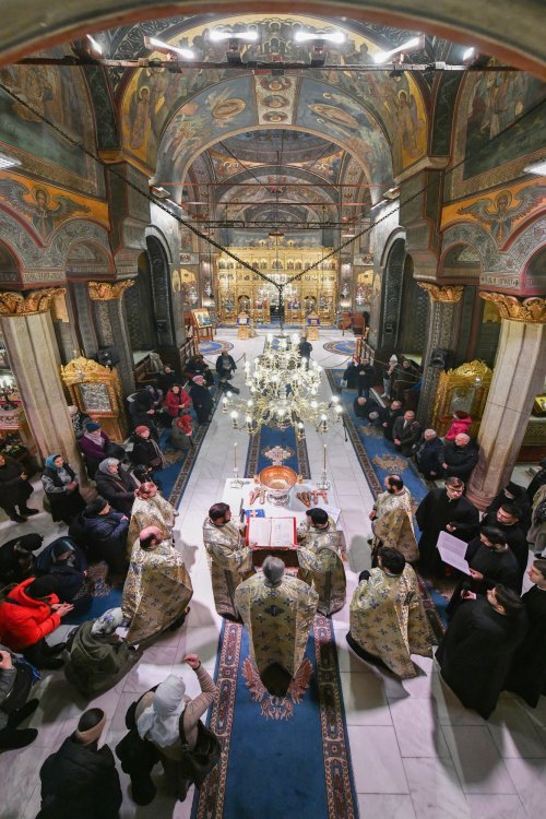 Sfințirea apei în ajunul Bobotezei la Catedrala Patriarhală Poza 240230