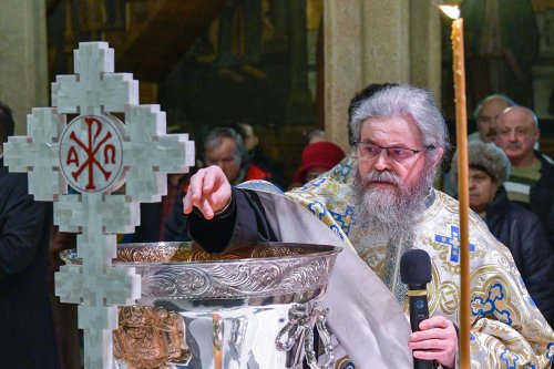 Sfințirea apei în ajunul Bobotezei la Catedrala Patriarhală Poza 240233