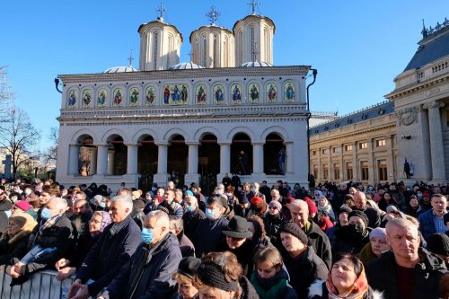 „Arătarea Sfintei Treimi față de neamul omenesc” Poza 240360