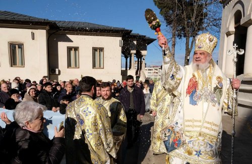 „Arătarea Sfintei Treimi față de neamul omenesc” Poza 240374