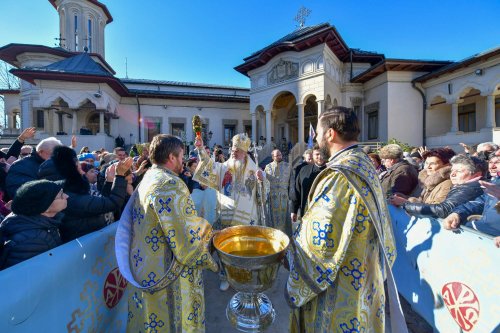 „Arătarea Sfintei Treimi față de neamul omenesc” Poza 240423