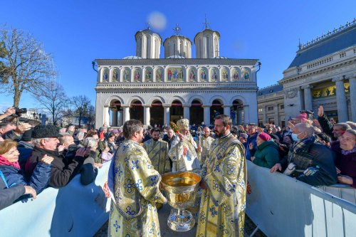 „Arătarea Sfintei Treimi față de neamul omenesc” Poza 240430