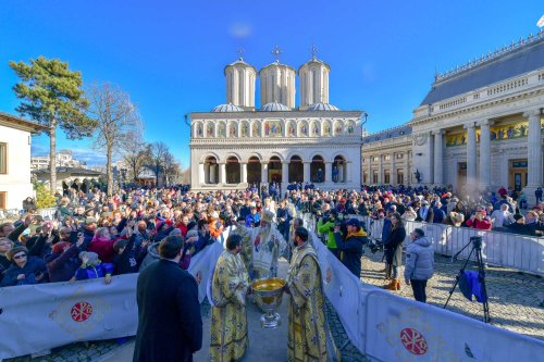 „Arătarea Sfintei Treimi față de neamul omenesc” Poza 240431