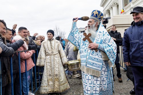 Binecuvântarea Mitropolitului Moldovei și Bucovinei pentru ieșeni Poza 240449