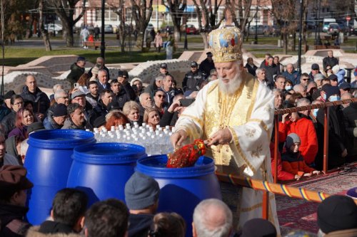 Sfințirea apei de Botezul Domnului la Târgoviște Poza 240452