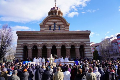 Sfințirea apei de Botezul Domnului la Târgoviște Poza 240460