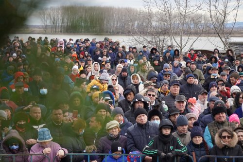 Sfințirea apei în două orașe de la malul Dunării Poza 240658