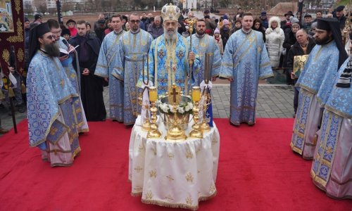 Liturghie arhierească la Catedrala Arhiepiscopală din Alba Iulia Poza 240714