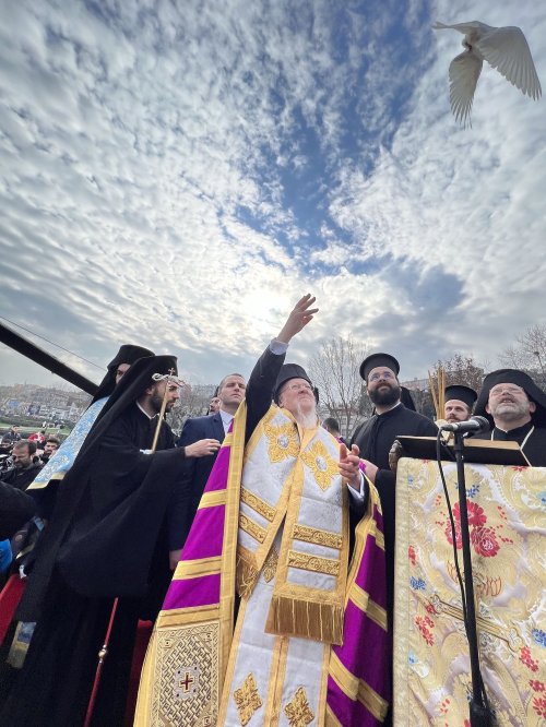 Tradiţionala procesiune de Bobotează la Constantinopol Poza 240903