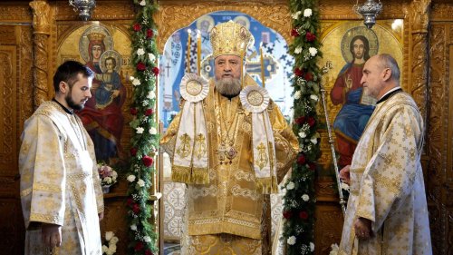 Liturghie arhierească la Biserica „Sfântul Antonie cel Mare” din Sibiu Poza 241568