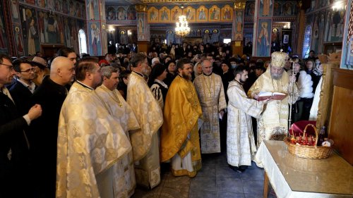 Liturghie arhierească la Biserica „Sfântul Antonie cel Mare” din Sibiu Poza 241571