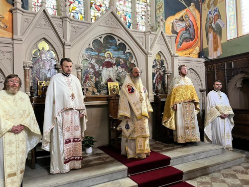 Slujire a Episcopului Hușilor în parohia românească din Leeds, Marea Britanie Poza 242335