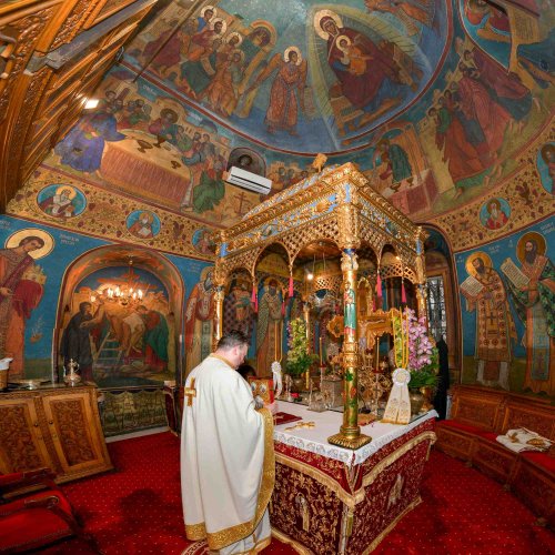 Sfântul Ierarh Grigorie Teologul, cinstit în București Poza 242518