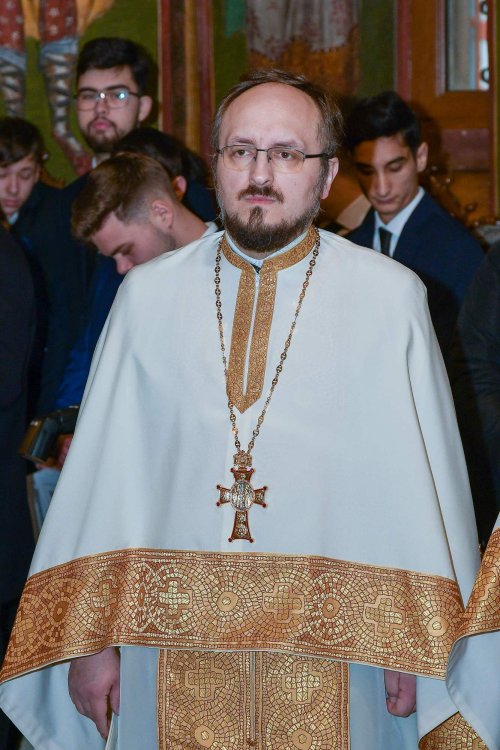 Sfântul Ierarh Grigorie Teologul, cinstit în București Poza 242525