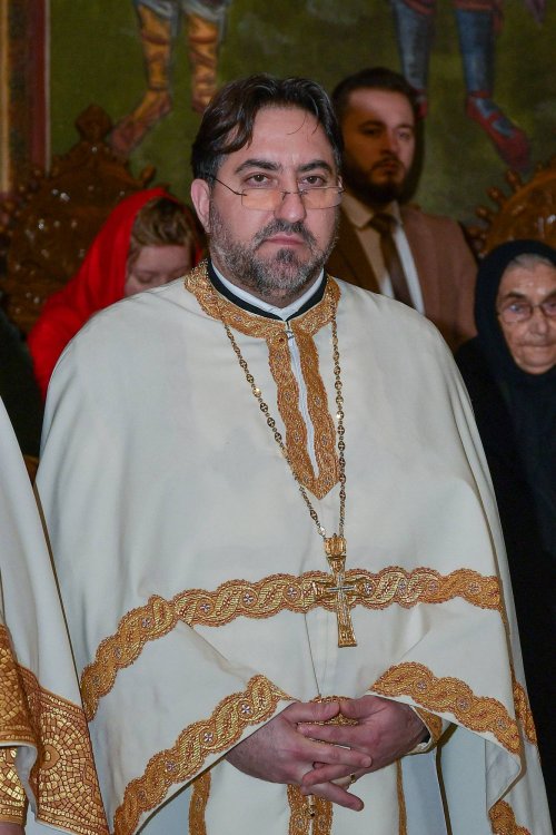 Sfântul Ierarh Grigorie Teologul, cinstit în București Poza 242529