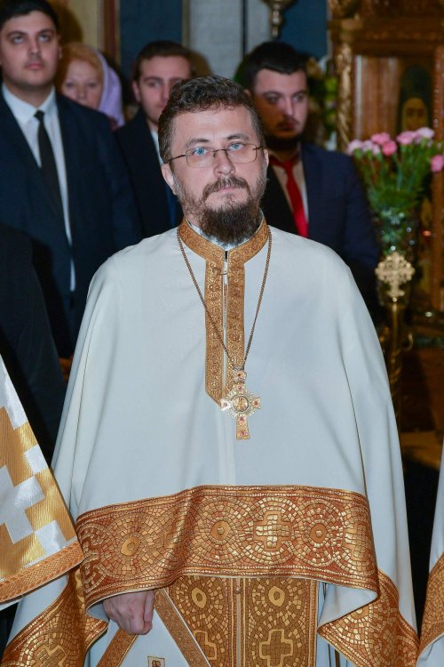 Sfântul Ierarh Grigorie Teologul, cinstit în București Poza 242530