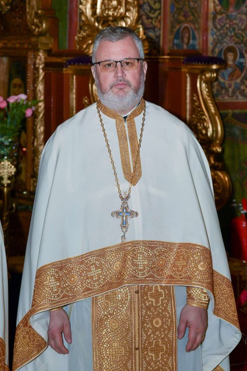 Sfântul Ierarh Grigorie Teologul, cinstit în București Poza 242531