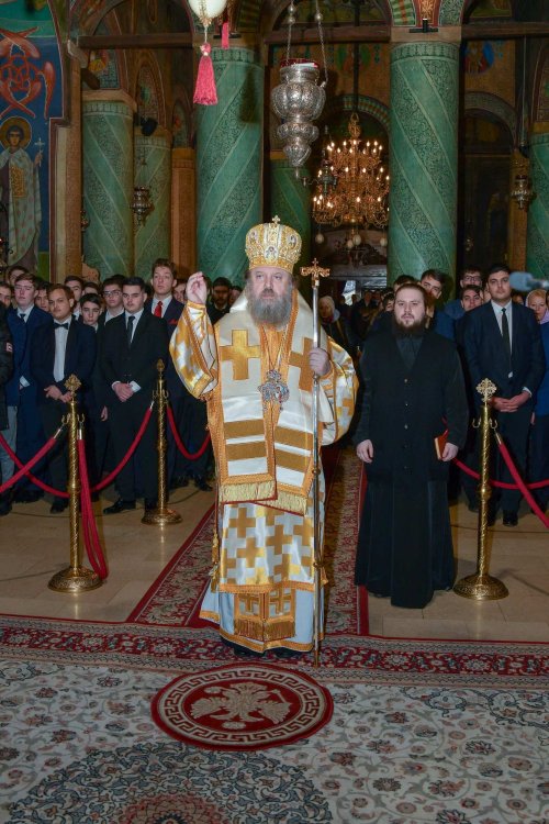 Sfântul Ierarh Grigorie Teologul, cinstit în București Poza 242532