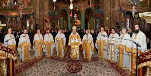 Sfântul Ierarh Grigorie Teologul, cinstit în București Poza 242538