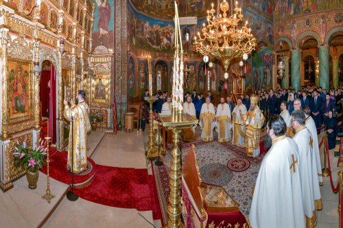 Sfântul Ierarh Grigorie Teologul, cinstit în București Poza 242540