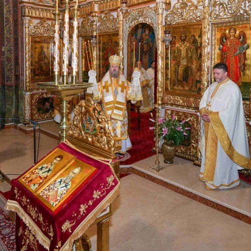 Sfântul Ierarh Grigorie Teologul, cinstit în București Poza 242544