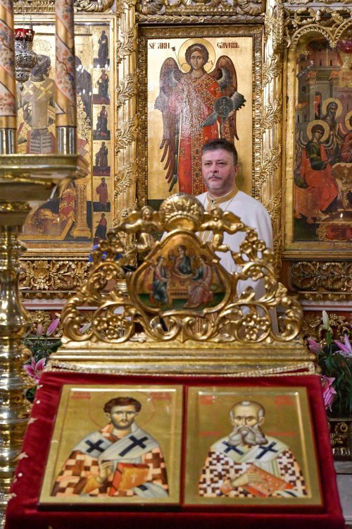 Sfântul Ierarh Grigorie Teologul, cinstit în București Poza 242547