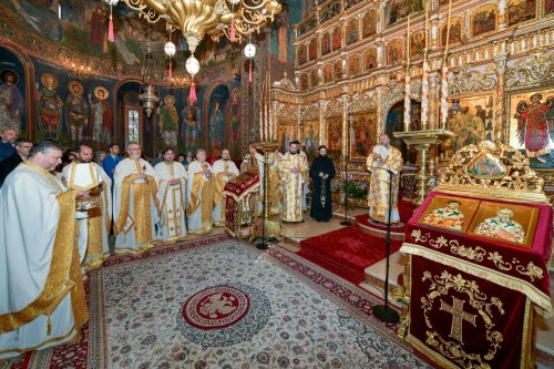 Sfântul Ierarh Grigorie Teologul, cinstit în București Poza 242553
