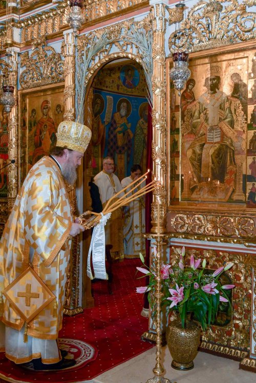 Sfântul Ierarh Grigorie Teologul, cinstit în București Poza 242554