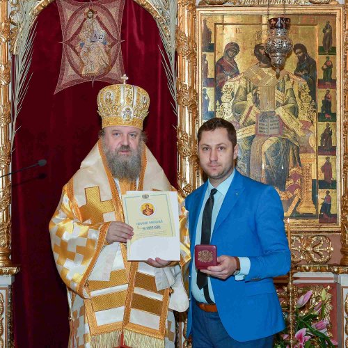 Sfântul Ierarh Grigorie Teologul, cinstit în București Poza 242560